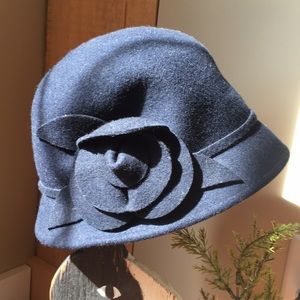 Wool Hat | Croft & Barrow with flower accent